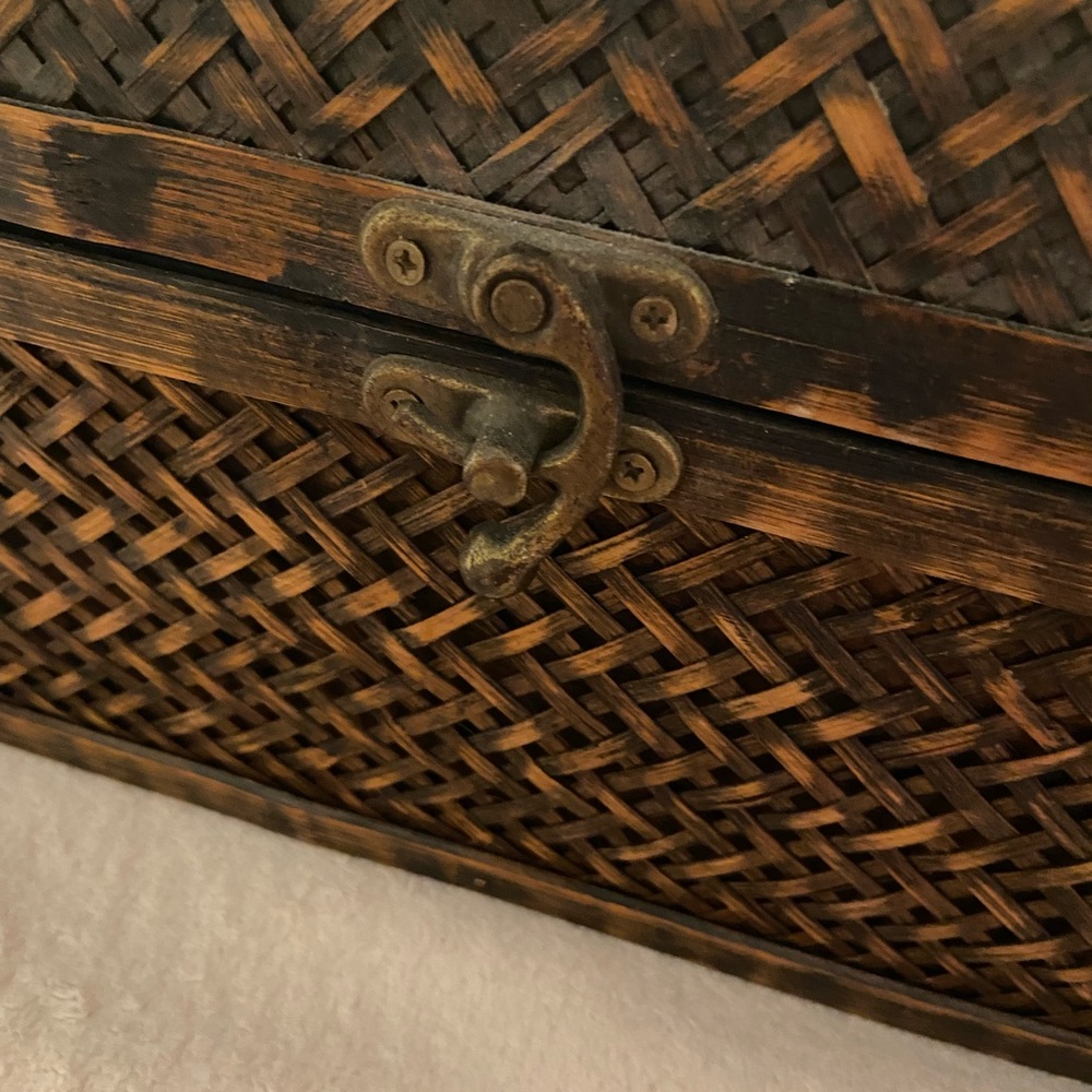 Rustic Rattan Cross Weave Basket - Picture 5 of 16